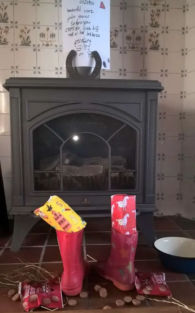 sinterklaascadeau kind per leeftijd. Cadeautjes in de laars.