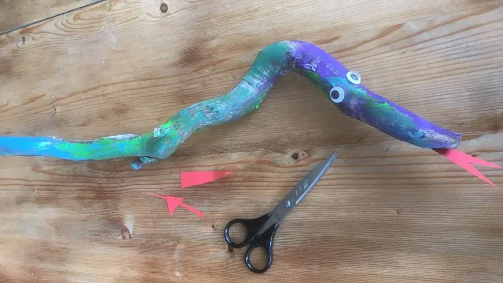 Activiteiten met kinderen buiten
Slang maken met een tak
